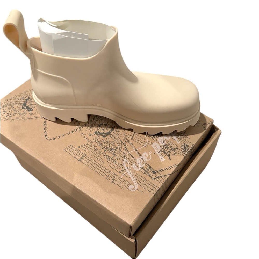 NWT Free People High Street Rain Boots - Parchment Size 8 - Picture 7 of 10